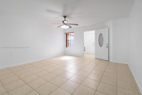 Townhouse in Miami, Florida 3 bedrooms, 167.04 sq.m. № 1362763 - photo 5