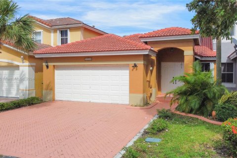 Touwnhouse à vendre à Miami, Floride: 3 chambres, 167.04 m2 № 1362763 - photo 2