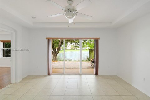 Townhouse in Miami, Florida 3 bedrooms, 167.04 sq.m. № 1362763 - photo 11