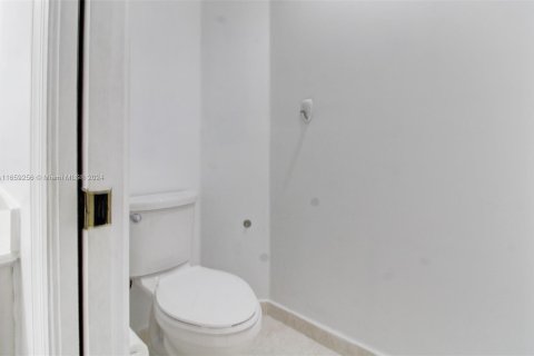 Townhouse in Miami, Florida 3 bedrooms, 167.04 sq.m. № 1362763 - photo 16