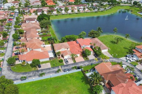 Adosado en venta en Miami, Florida, 3 dormitorios, 167.04 m2 № 1362763 - foto 30