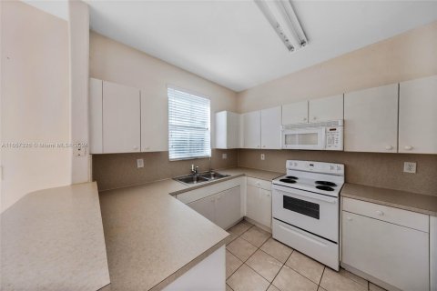 Touwnhouse à vendre à Doral, Floride: 3 chambres, 156.35 m2 № 1364077 - photo 18