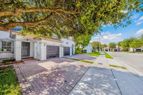 Touwnhouse à vendre à Doral, Floride: 3 chambres, 156.35 m2 № 1364077 - photo 3