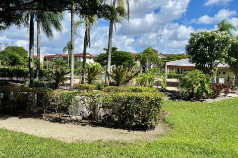 Copropriété à vendre à Pembroke Pines, Floride: 2 chambres, 100.52 m2 № 1328475 - photo 14