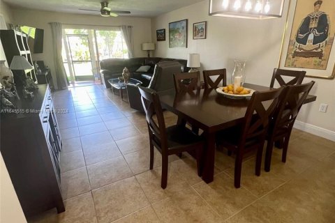 Copropriété à vendre à Pembroke Pines, Floride: 2 chambres, 100.52 m2 № 1328475 - photo 9