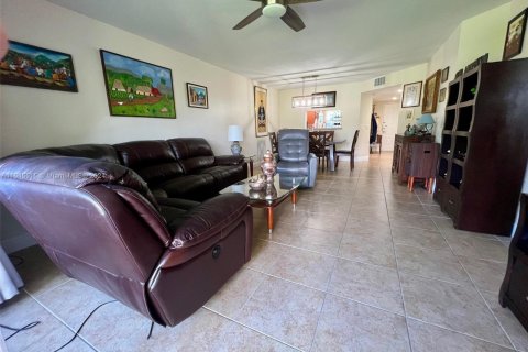 Copropriété à vendre à Pembroke Pines, Floride: 2 chambres, 100.52 m2 № 1328475 - photo 8