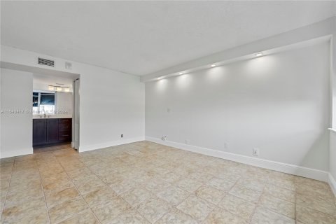 Condo in North Miami Beach, Florida, 2 bedrooms  № 1316344 - photo 22