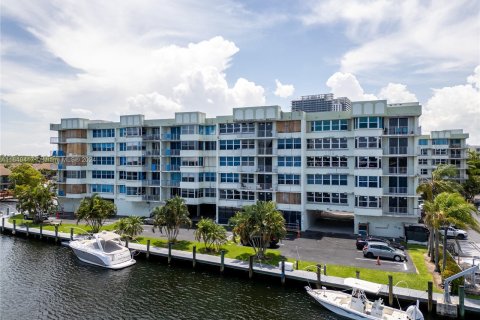 Condo in North Miami Beach, Florida, 2 bedrooms  № 1316344 - photo 27