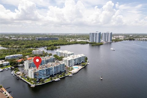 Copropriété à vendre à North Miami Beach, Floride: 2 chambres, 112.69 m2 № 1316344 - photo 1