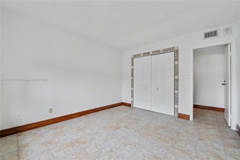 Copropriété à vendre à North Miami Beach, Floride: 2 chambres, 112.69 m2 № 1316344 - photo 15