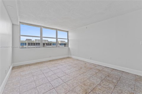 Condo in North Miami Beach, Florida, 2 bedrooms  № 1316344 - photo 21