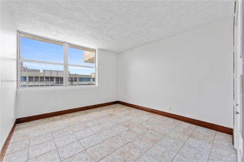 Copropriété à vendre à North Miami Beach, Floride: 2 chambres, 112.69 m2 № 1316344 - photo 13