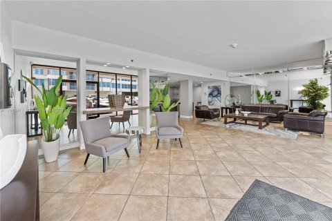 Copropriété à vendre à North Miami Beach, Floride: 2 chambres, 112.69 m2 № 1316344 - photo 4