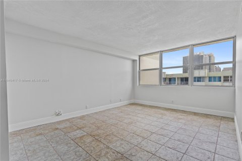 Condo in North Miami Beach, Florida, 2 bedrooms  № 1316344 - photo 20