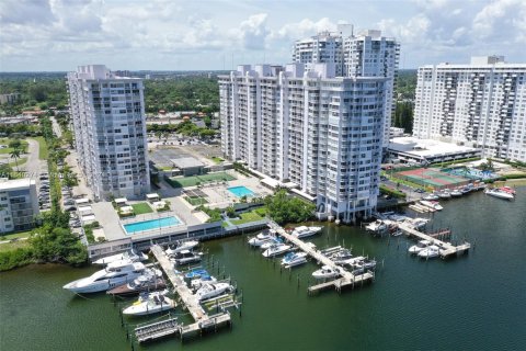 Condo in Aventura, Florida, 3 bedrooms  № 1316338 - photo 1