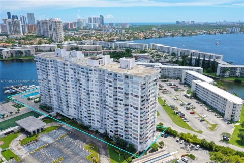 Condo in Aventura, Florida, 3 bedrooms  № 1316338 - photo 20