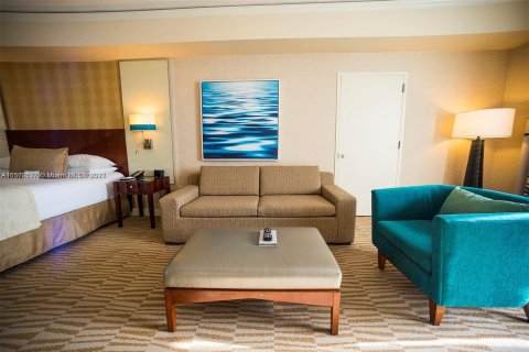 Hotel in Sunny Isles Beach, Florida 61.69 sq.m. № 909778 - photo 3