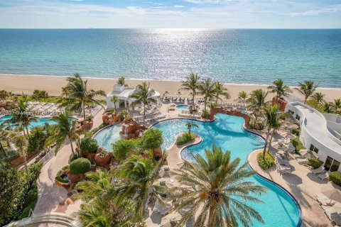 Hotel in Sunny Isles Beach, Florida 61.69 sq.m. № 909778 - photo 21