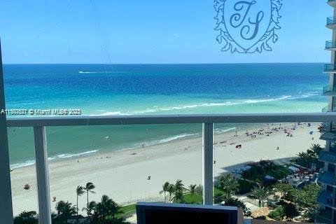 Hotel in Sunny Isles Beach, Florida 61.69 sq.m. № 909778 - photo 12