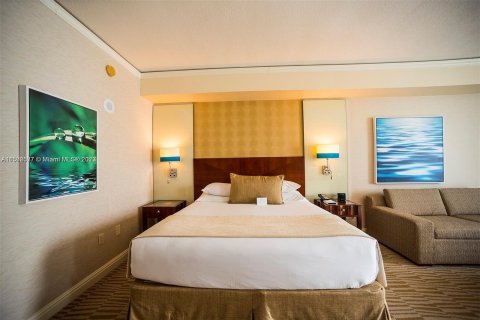 Hotel en venta en Sunny Isles Beach, Florida, 61.69 m2 № 909778 - foto 4