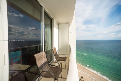 Hôtel, hôtellerie à vendre à Sunny Isles Beach, Floride: 61.69 m2 № 909778 - photo 11