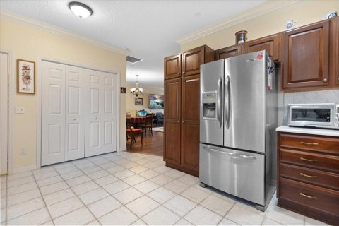 Townhouse in The Villages, Florida 2 bedrooms, 165.37 sq.m. № 1366340 - photo 6