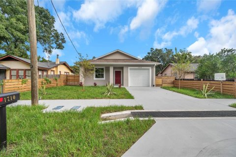 House in Tampa, Florida 4 bedrooms, 130.99 sq.m. № 1366339 - photo 4