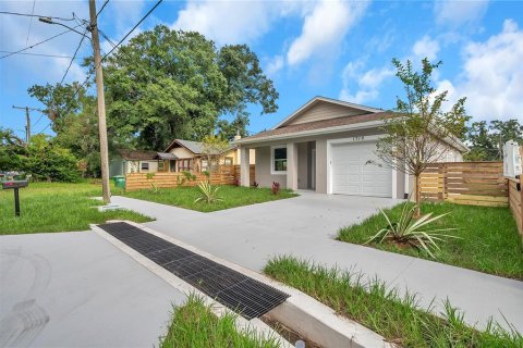 House in Tampa, Florida 4 bedrooms, 130.99 sq.m. № 1366339 - photo 2