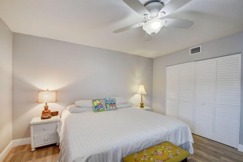 Condo in Lantana, Florida, 2 bedrooms  № 1100085 - photo 13