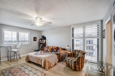 Condo in Lantana, Florida, 2 bedrooms  № 1100085 - photo 18