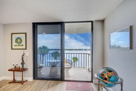 Condo in Lantana, Florida, 2 bedrooms  № 1100085 - photo 24