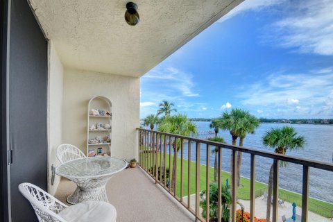 Condo in Lantana, Florida, 2 bedrooms  № 1100085 - photo 23