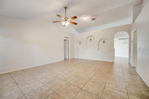 Villa ou maison à vendre à Kissimmee, Floride: 4 chambres, 193.98 m2 № 1133378 - photo 5