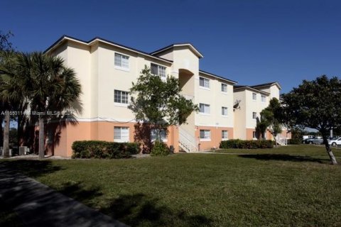 Copropriété à vendre à Hollywood, Floride: 2 chambres, 82.13 m2 № 1365486 - photo 25