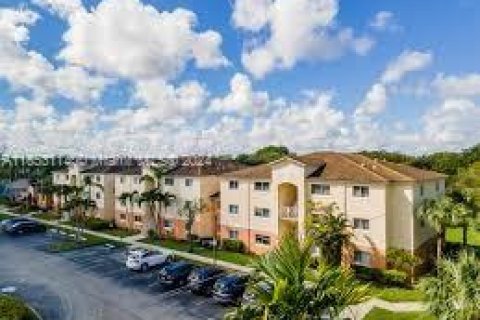 Copropriété à vendre à Hollywood, Floride: 2 chambres, 82.13 m2 № 1365486 - photo 1