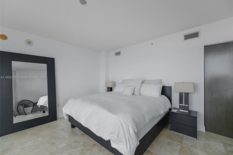 Condo in Miami, Florida, 2 bedrooms  № 1365529 - photo 12