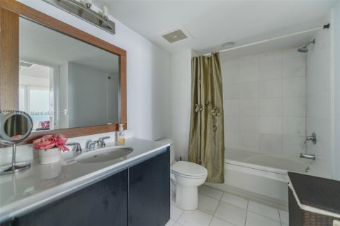 Condo in Miami, Florida, 2 bedrooms  № 1365529 - photo 16