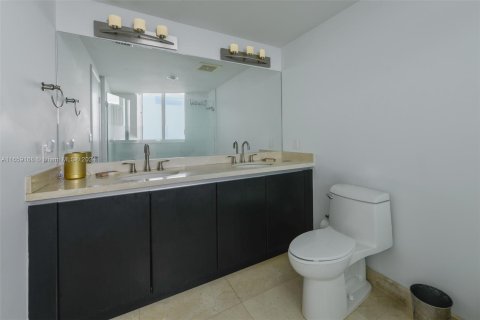 Condo in Miami, Florida, 2 bedrooms  № 1365529 - photo 14