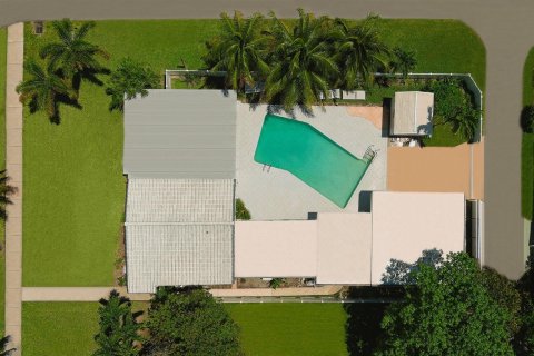 Villa ou maison à vendre à Hollywood, Floride: 3 chambres, 153.38 m2 № 1132892 - photo 2