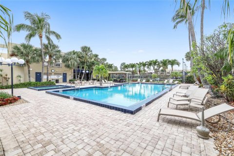 Copropriété à vendre à Pompano Beach, Floride: 2 chambres, 108.7 m2 № 1182515 - photo 8