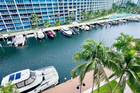 Condominio en venta en Aventura, Florida, 2 dormitorios, 107.4 m2 № 1321594 - foto 2