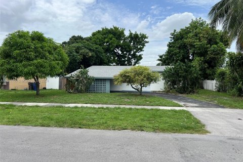 House in Lauderdale Lakes, Florida 3 bedrooms, 119.01 sq.m. № 1321593 - photo 28