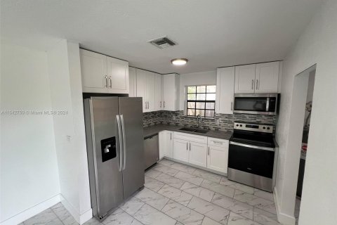 Casa en venta en Lauderdale Lakes, Florida, 3 dormitorios, 119.01 m2 № 1321593 - foto 7