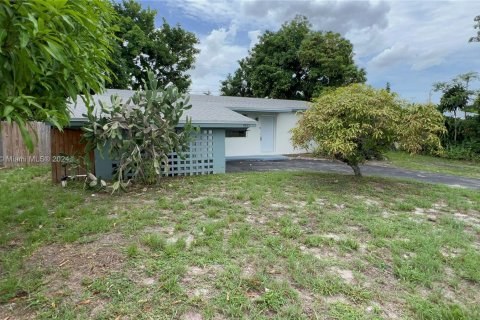 House in Lauderdale Lakes, Florida 3 bedrooms, 119.01 sq.m. № 1321593 - photo 24