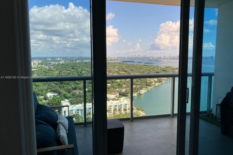 Condo in Miami, Florida, 2 bedrooms  № 1365365 - photo 15