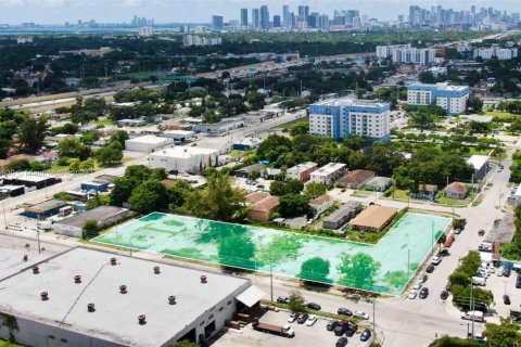 Propiedad comercial en venta en Miami, Florida № 1365421 - foto 2