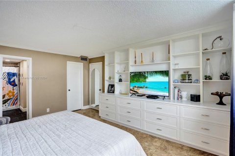 Condo in Hallandale Beach, Florida, 3 bedrooms  № 953713 - photo 10