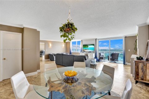 Condominio en venta en Hallandale Beach, Florida, 3 dormitorios, 200.11 m2 № 953713 - foto 6