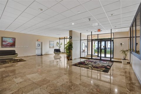 Copropriété à vendre à Hallandale Beach, Floride: 3 chambres, 200.11 m2 № 953713 - photo 22