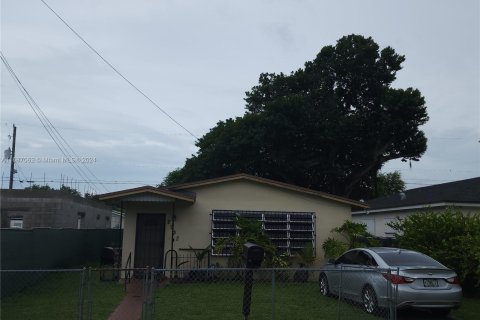 House in Miami, Florida 3 bedrooms, 104.05 sq.m. № 1427514 - photo 7